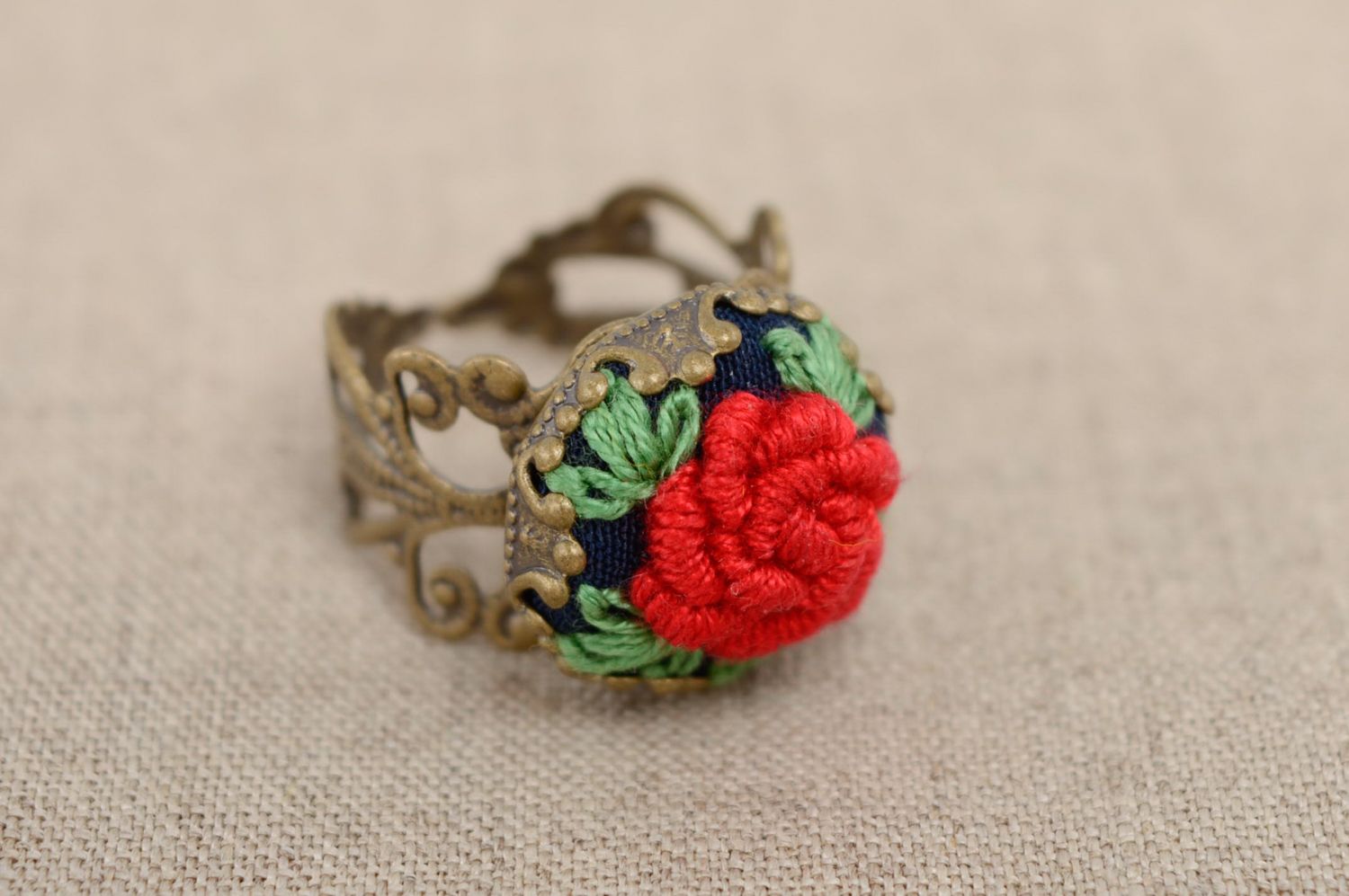 Rococo embroidered ring photo 1