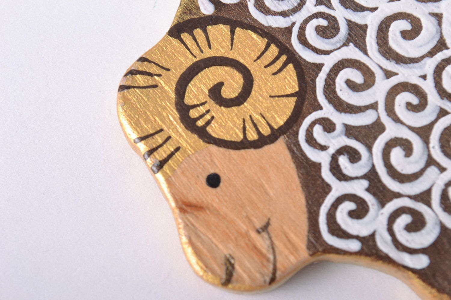 Handmade Öko Spielzeug aus Holz Schaf mit Acrylfarben bemalt für Kinder und Interieur foto 3