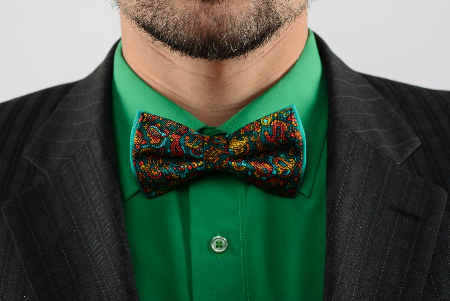 Gravata borboleta costurada de cetim e algodão Pavão verde foto 1