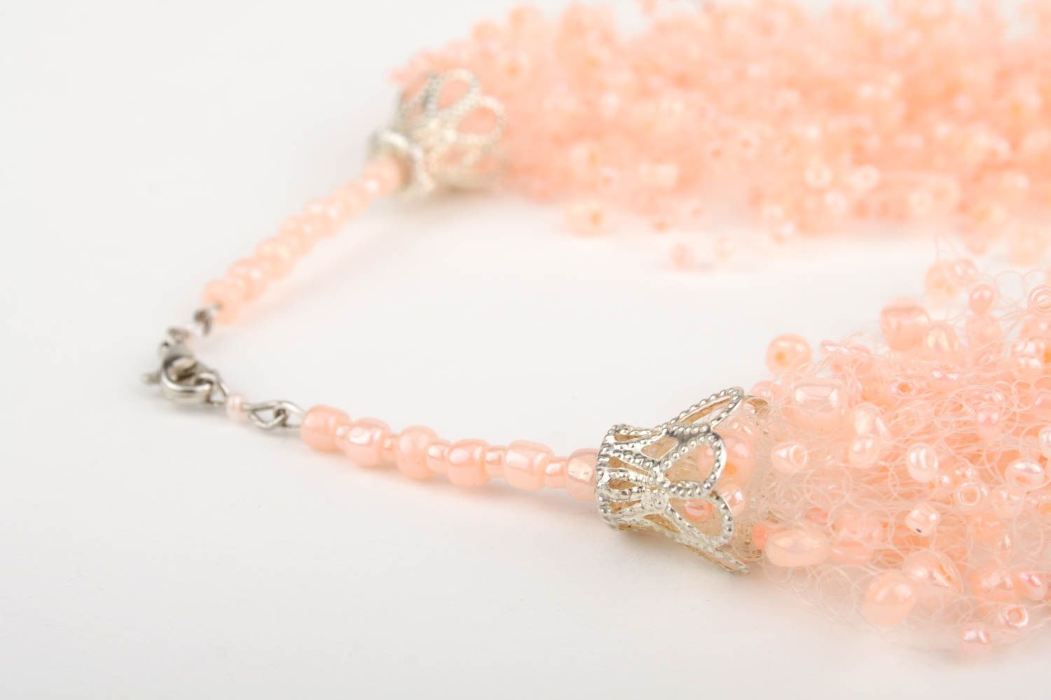 Collier perles de rocaille Bijou fait main Accessoire femme rose pâle design photo 3