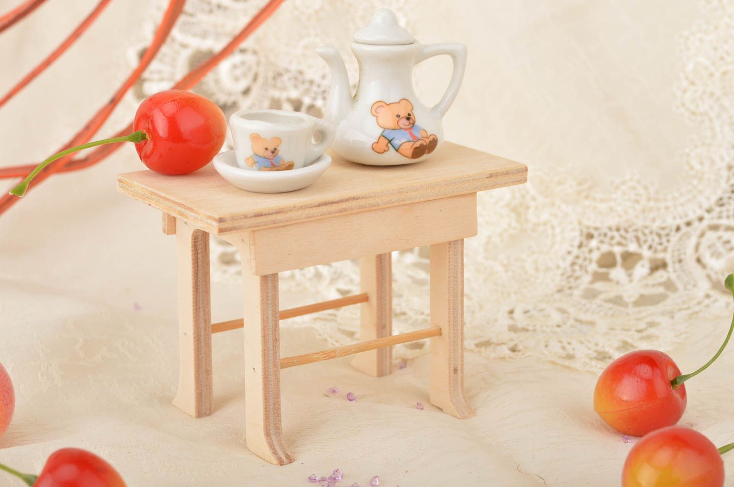 Mesa de madera contrachapada en miniatura artesanal mueble para muñecas foto 1