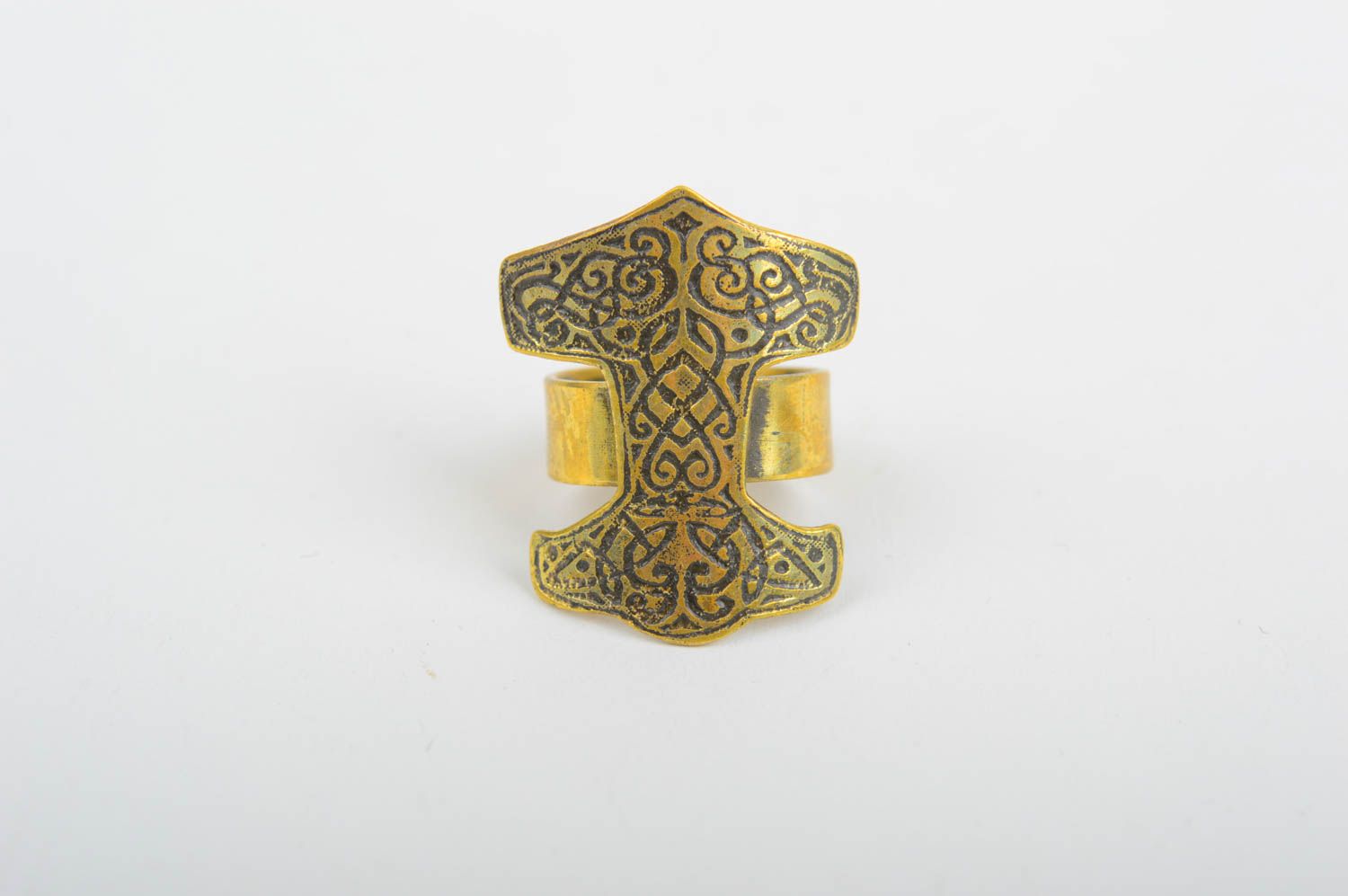 Кольцо ручной работы интересное кольцо из латуни украшение из металла Молот Тора фото 1