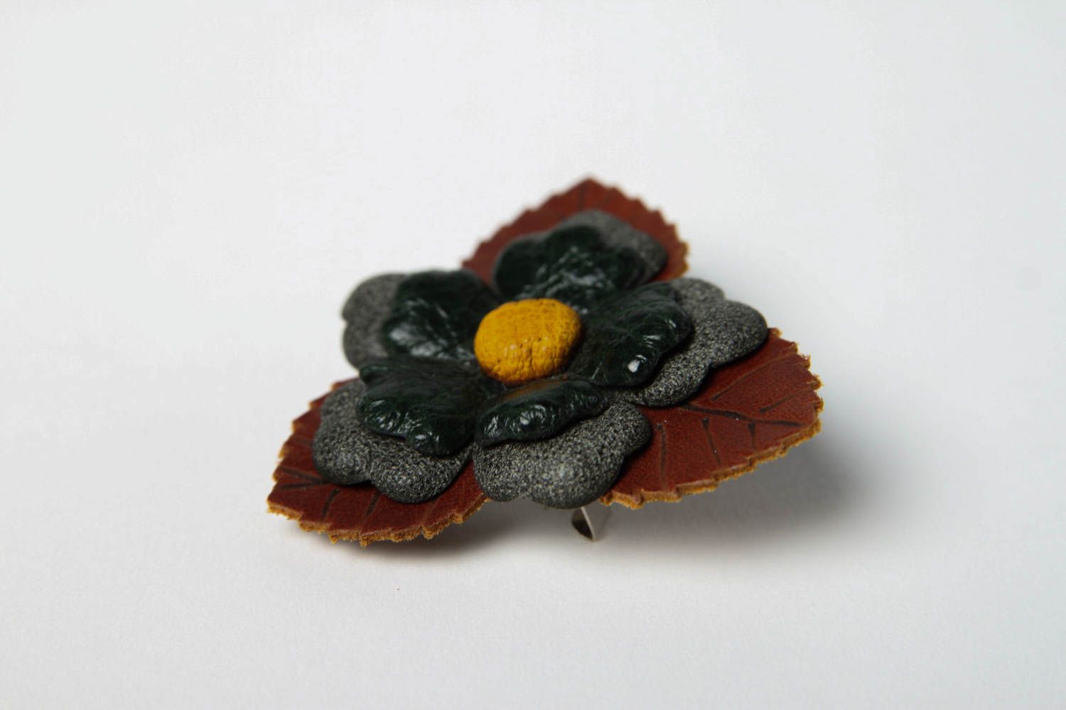 Broche Barrette en cuir fleur faite main marron originale Accessoire femme photo 4