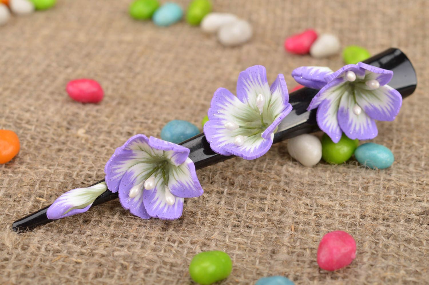 Handgemachte Blumen Haarklammer aus Polymerton in Lila und Weiß für Alltagfrisur foto 1