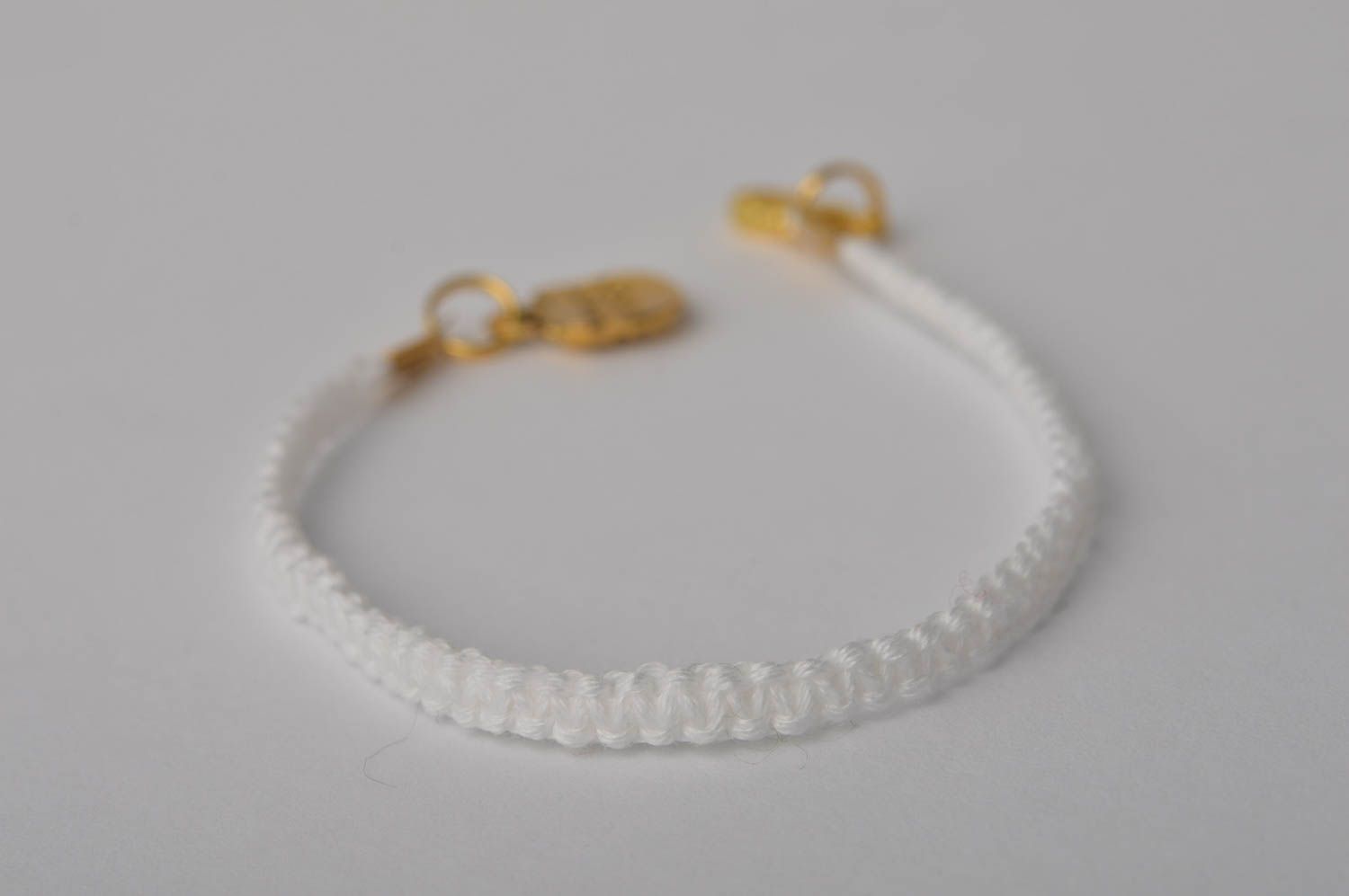 Bracelet textile Bijou fait main blanc fin en fils tressé Accessoire femme photo 3