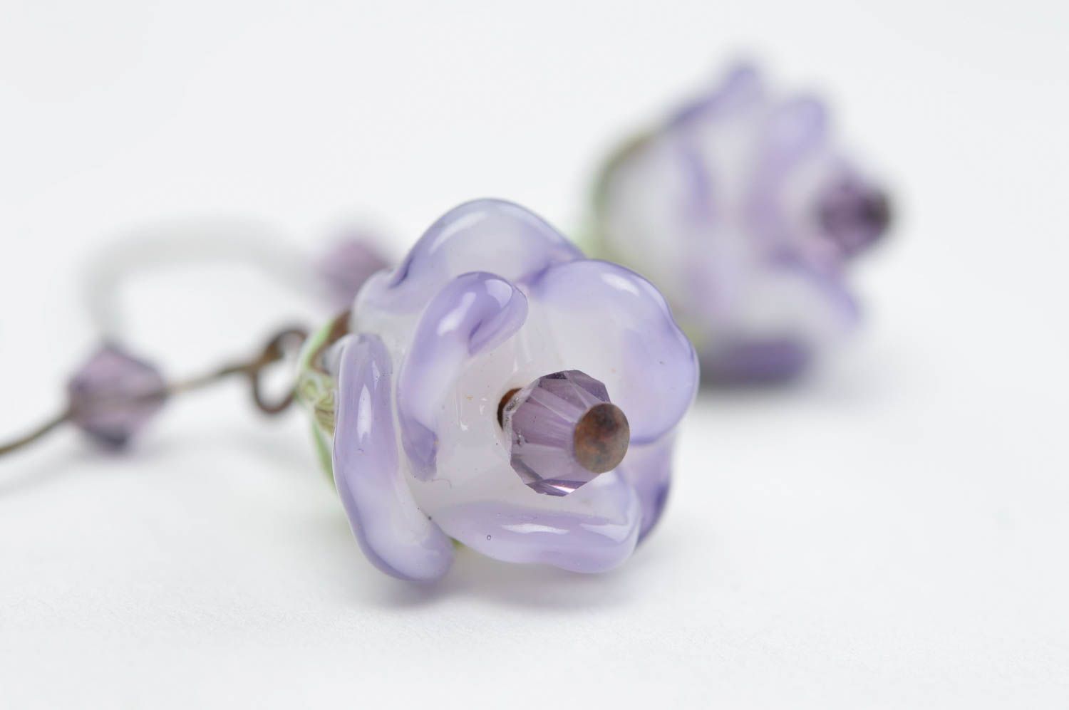Boucles d'oreilles pendantes Bijou fait main Cadeau femme en verre fleurs lilas photo 3