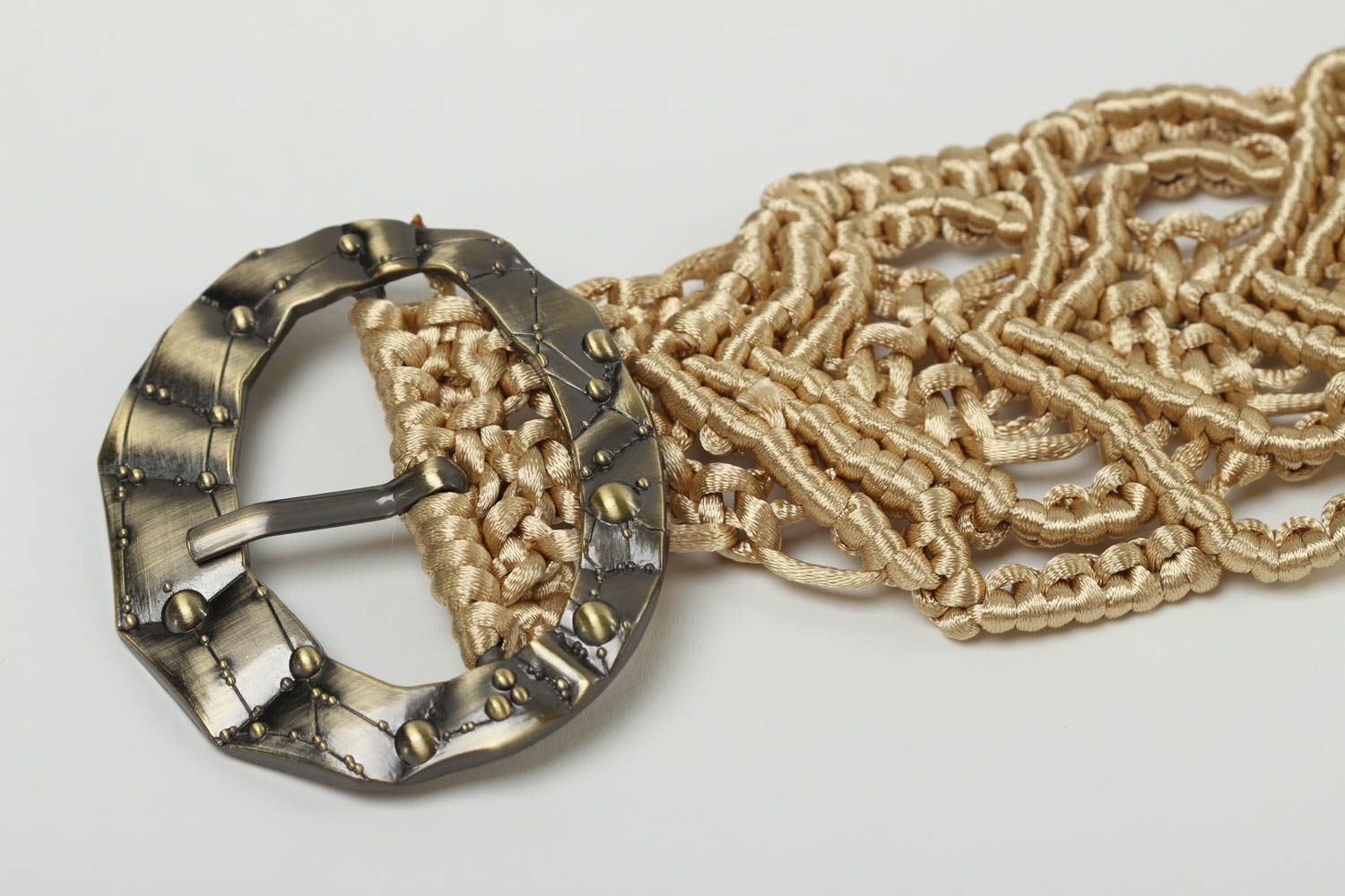 Cinturon artesanal trenzado elegante beige accesorio de moda ropa femenina foto 2