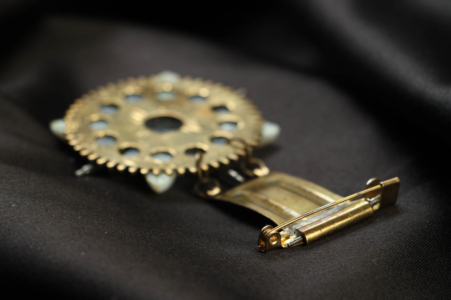 Metal brooch in steampunk style with clock details photo 3