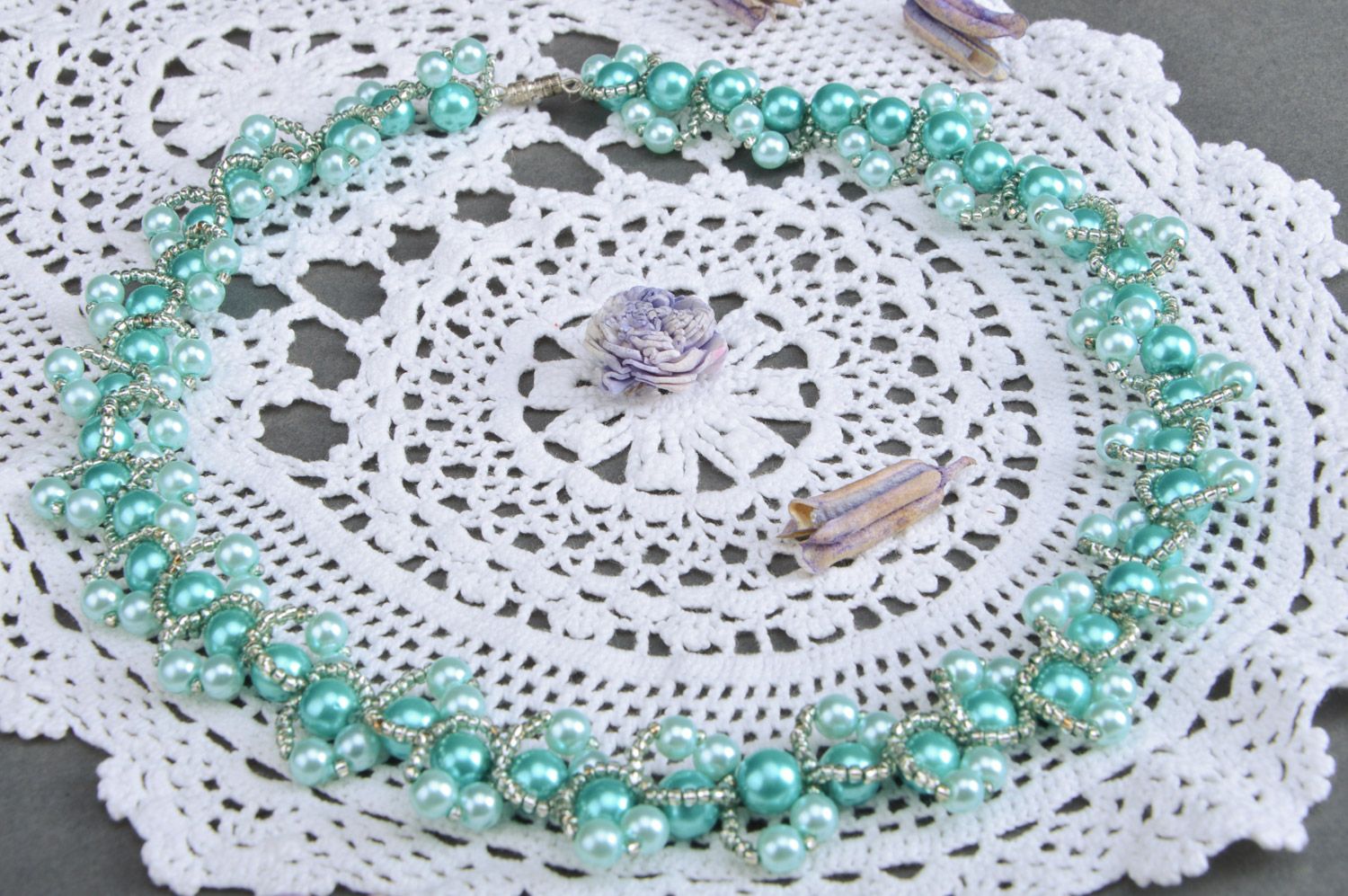 Handgemachtes künstlerisches grünes Collier aus Glasperlen für Damen Handarbeit foto 3
