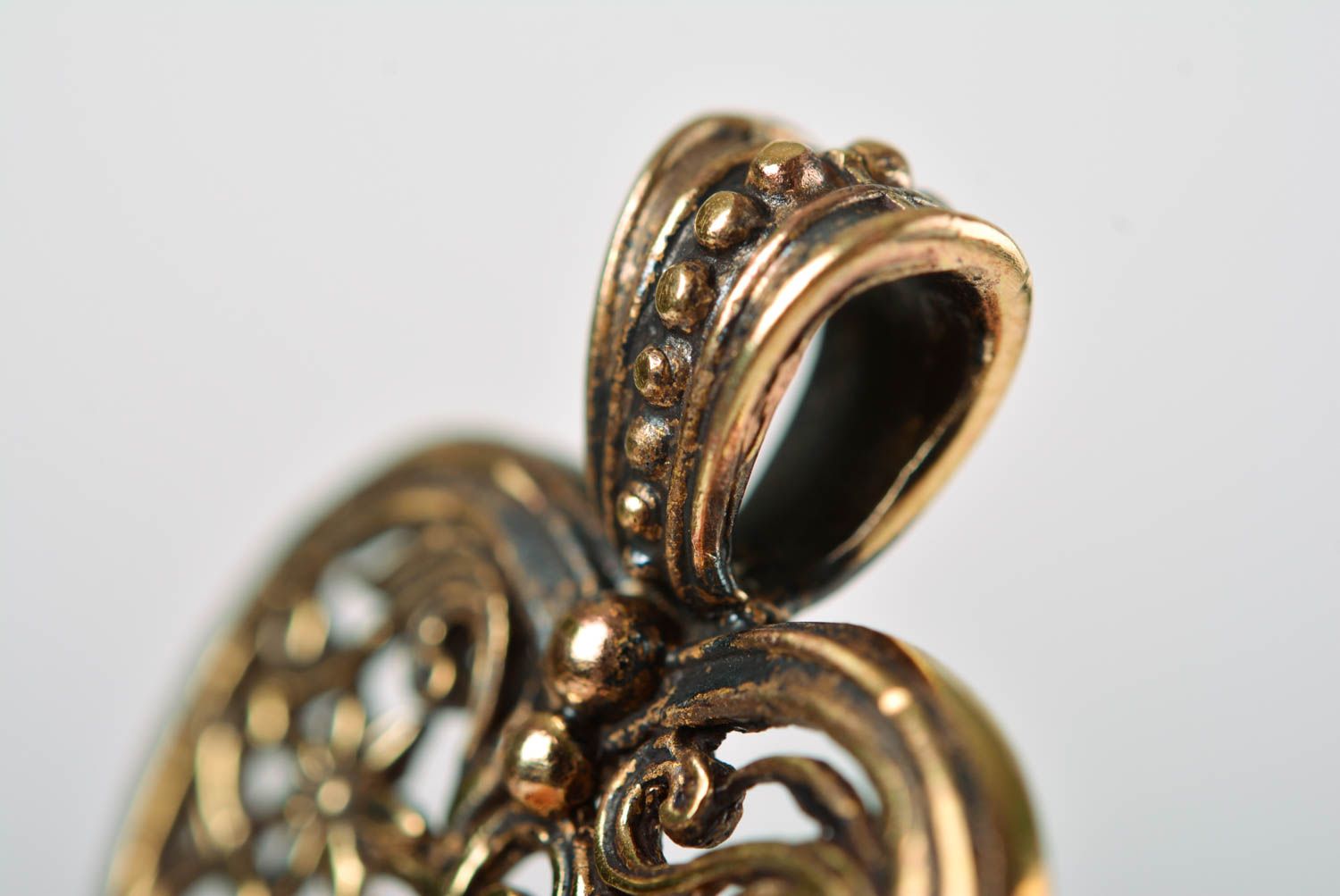 Pendentif en métal Bijou fait main cœur ajouré en bronze Accessoire femme photo 5