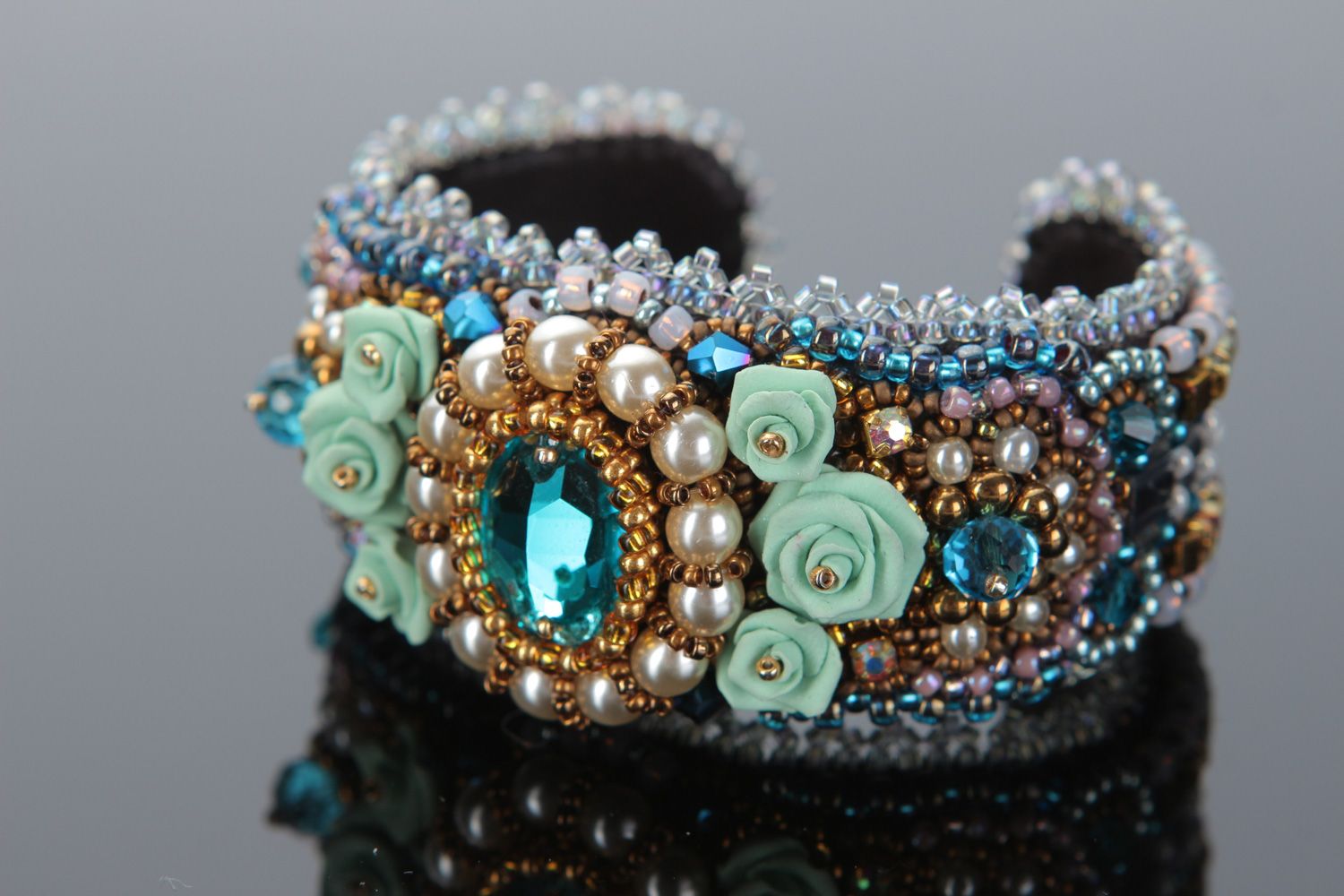 Large bracelet bleu perles rocaille pâte polymère cristal autrichien fait main photo 1