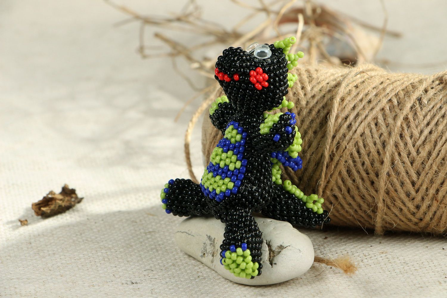 Little dragon toy made of beads photo 5