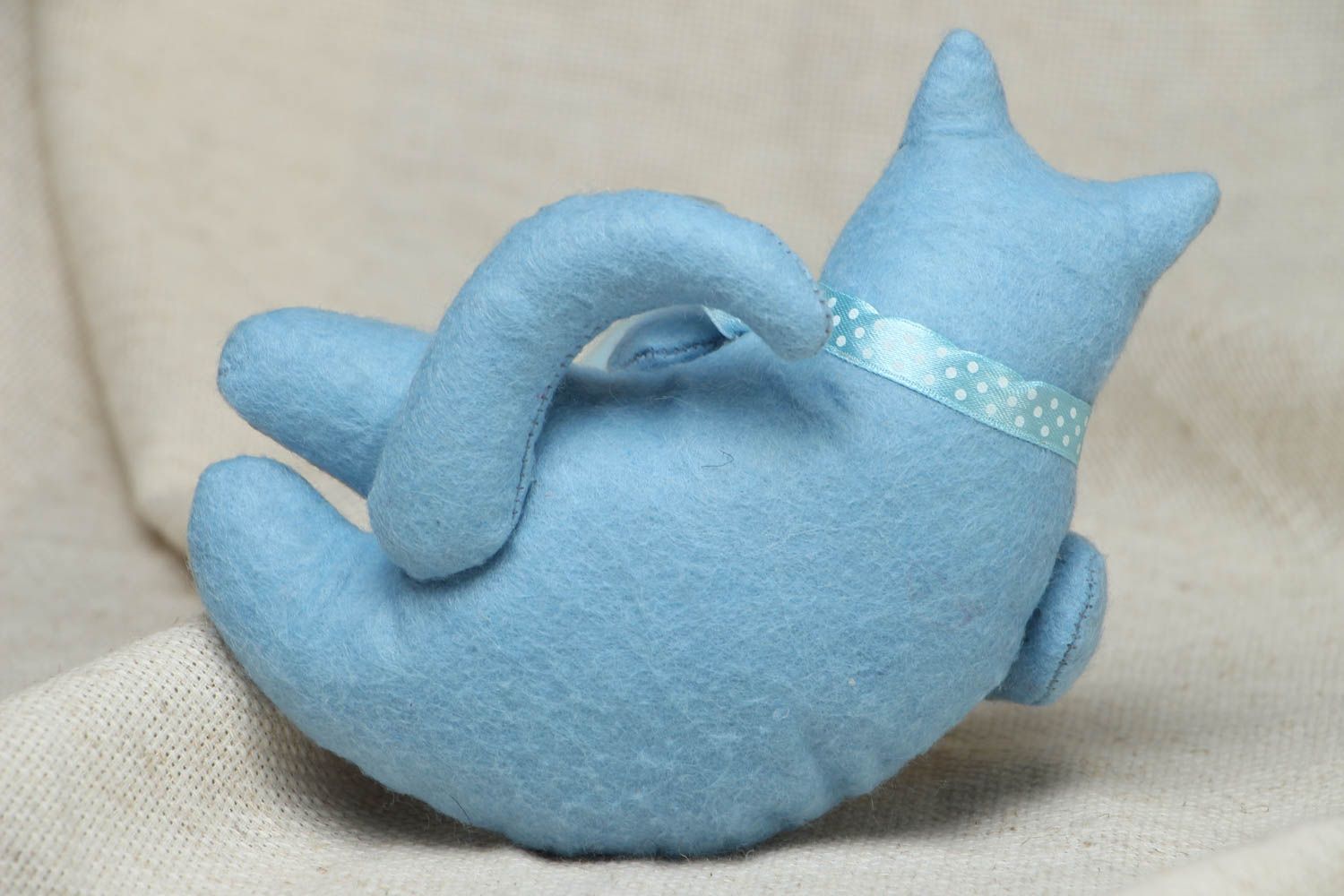 Juguete de peluche con forma de gato azul foto 3
