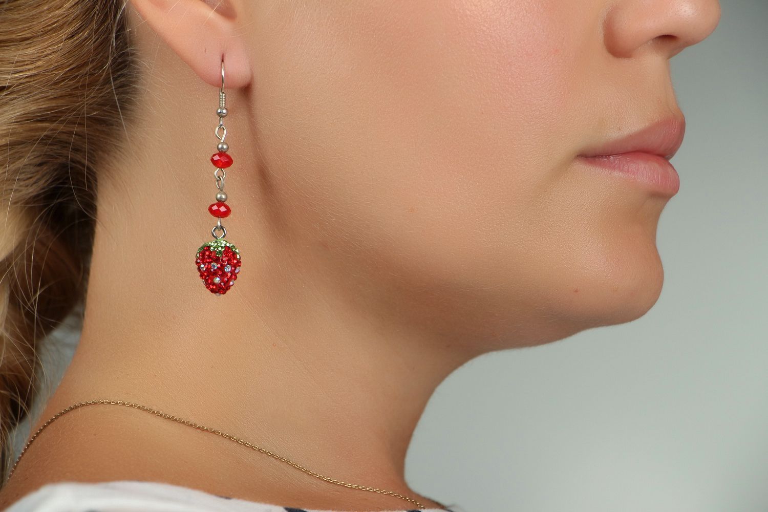 Lange Ohrringe mit Kristallen Erdbeere foto 5