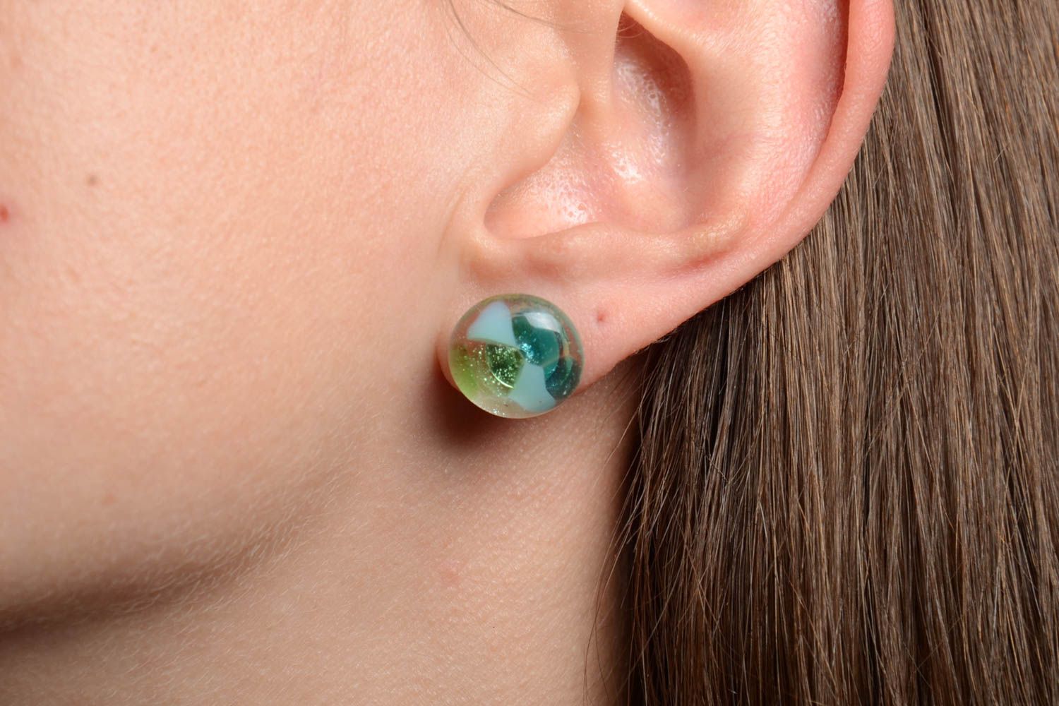 Boucles d'oreilles clous faites main de verre petites accessoire de créateur photo 2