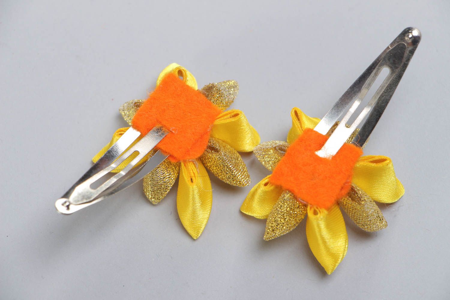 Grelles gelbes Blumen Haarklemmen Set aus Atlasbändern 2 Stück handmade Schildkröten  foto 4