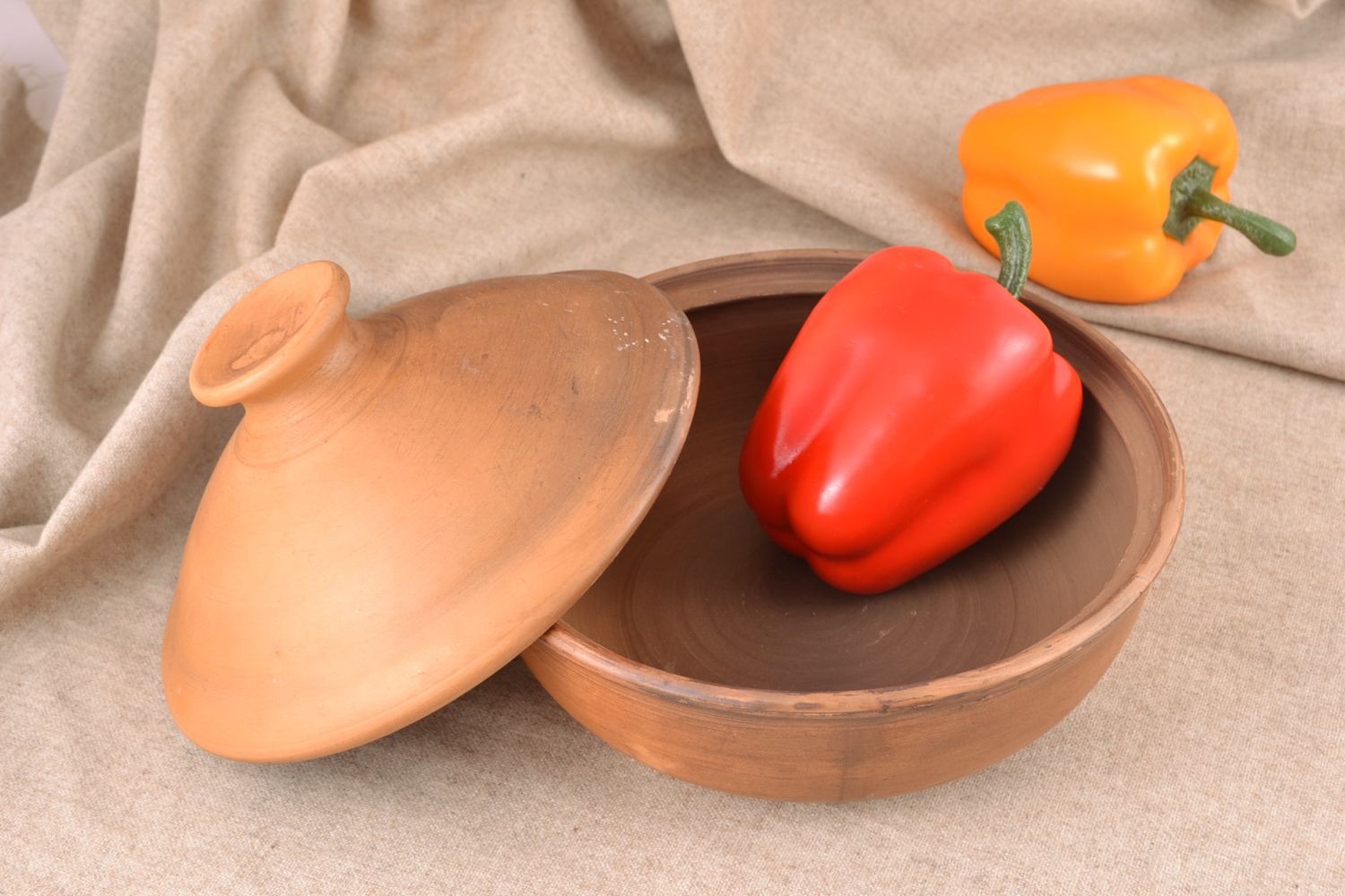 Red clay bowl with lid kilned with milk 0.6 ml photo 1