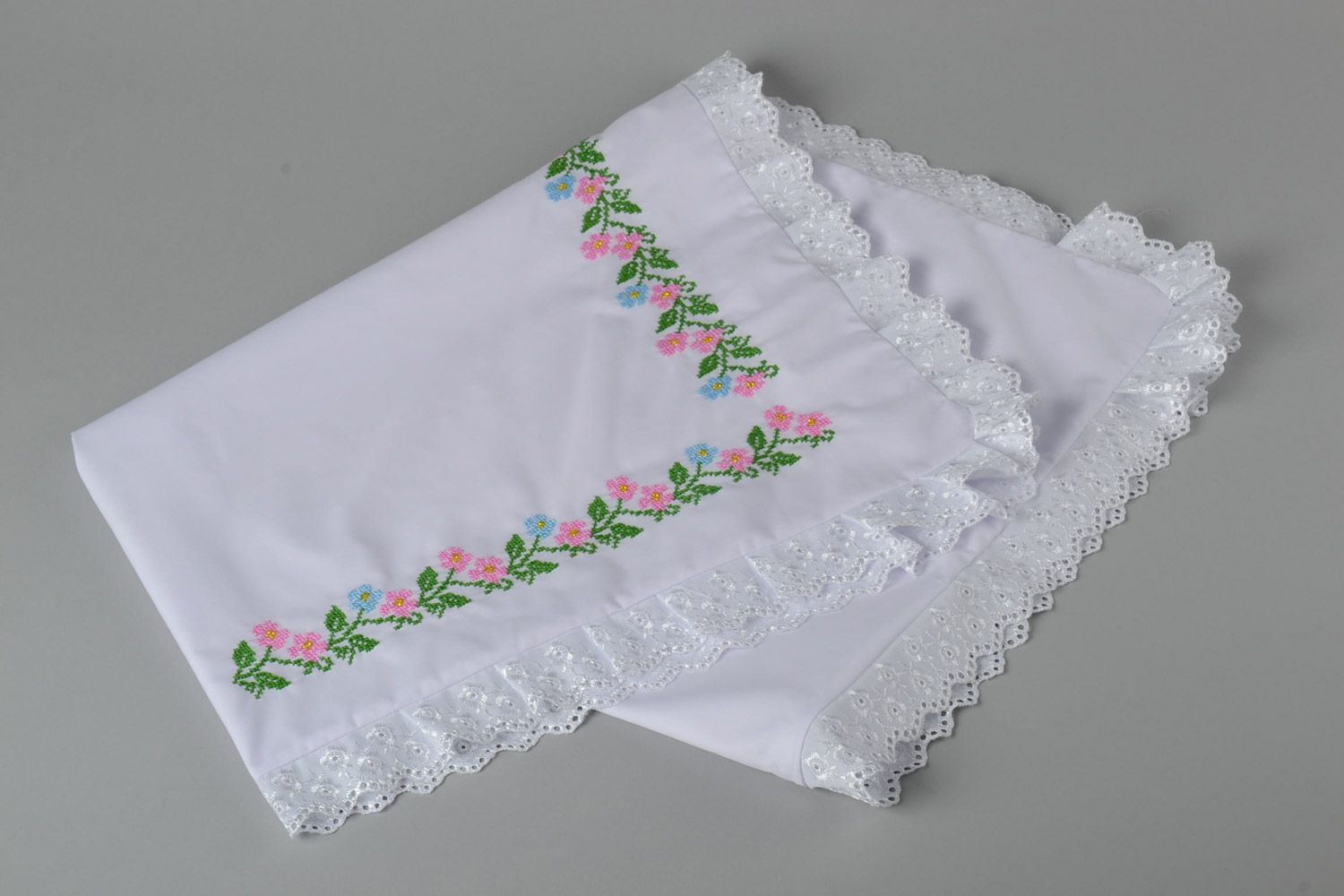 Pañuelo de bautizo con bordado blanco bonito hecho a mano original para niños foto 1
