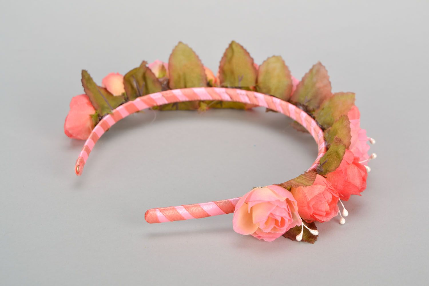Headband with rose buds photo 4