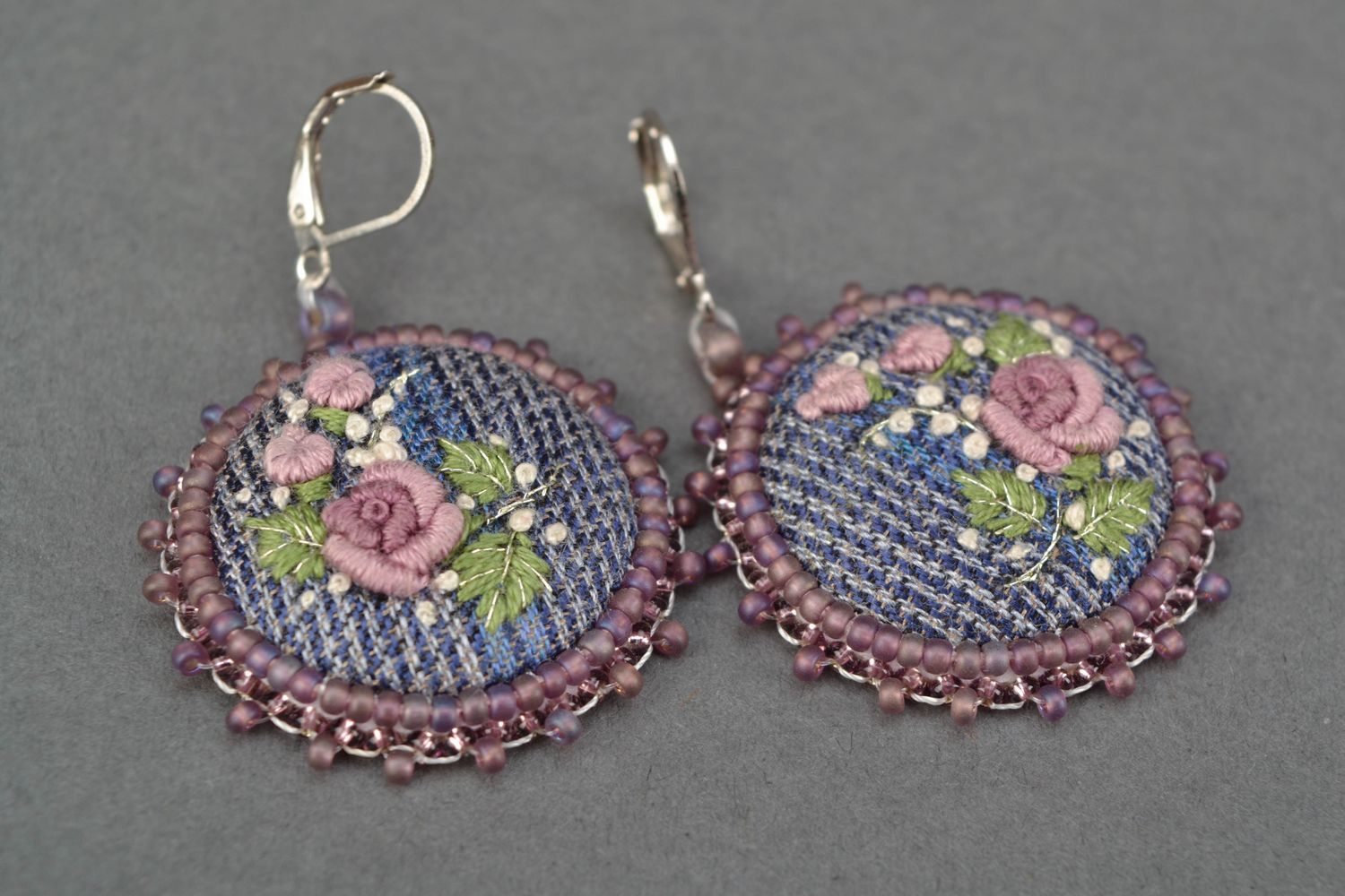 Round embroidered earrings in vintage style photo 4
