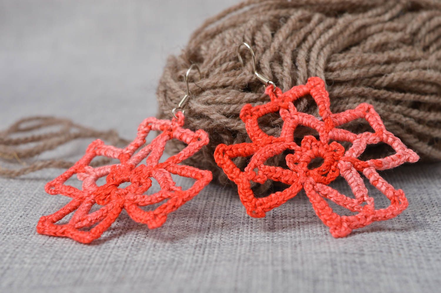 Серьги ручной работы вязаное украшение серьги из ниток  яркие и стильные фото 2