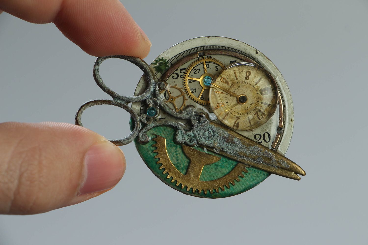Steampunk pendant with scissors photo 5