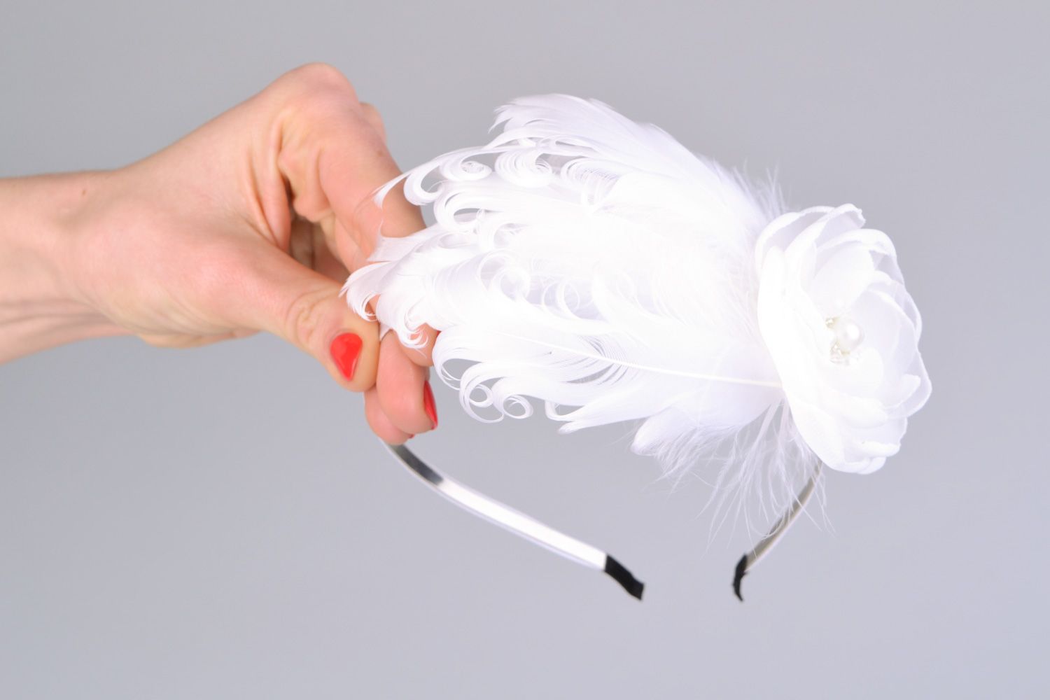 Handmade headband with white decorative fabric flower and natural feathers photo 2