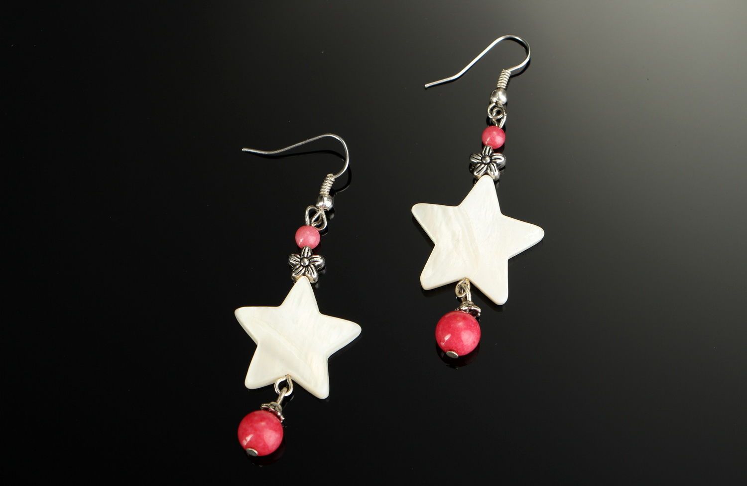 Long earrings made of pearl with coral photo 2
