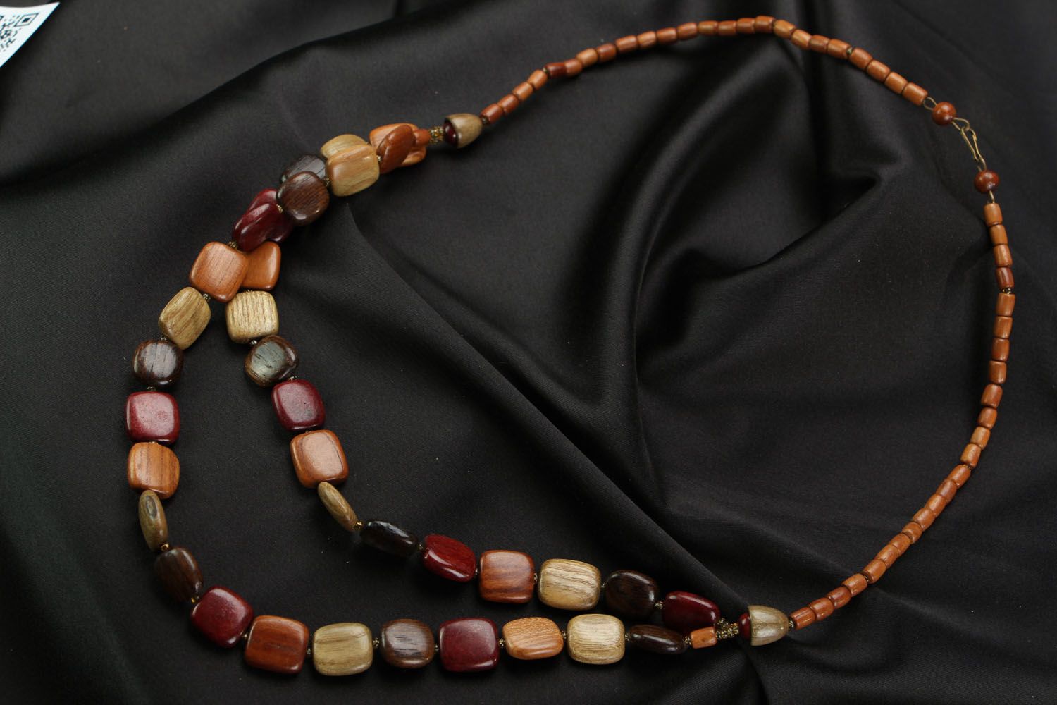 Beaded necklace in brown color photo 1