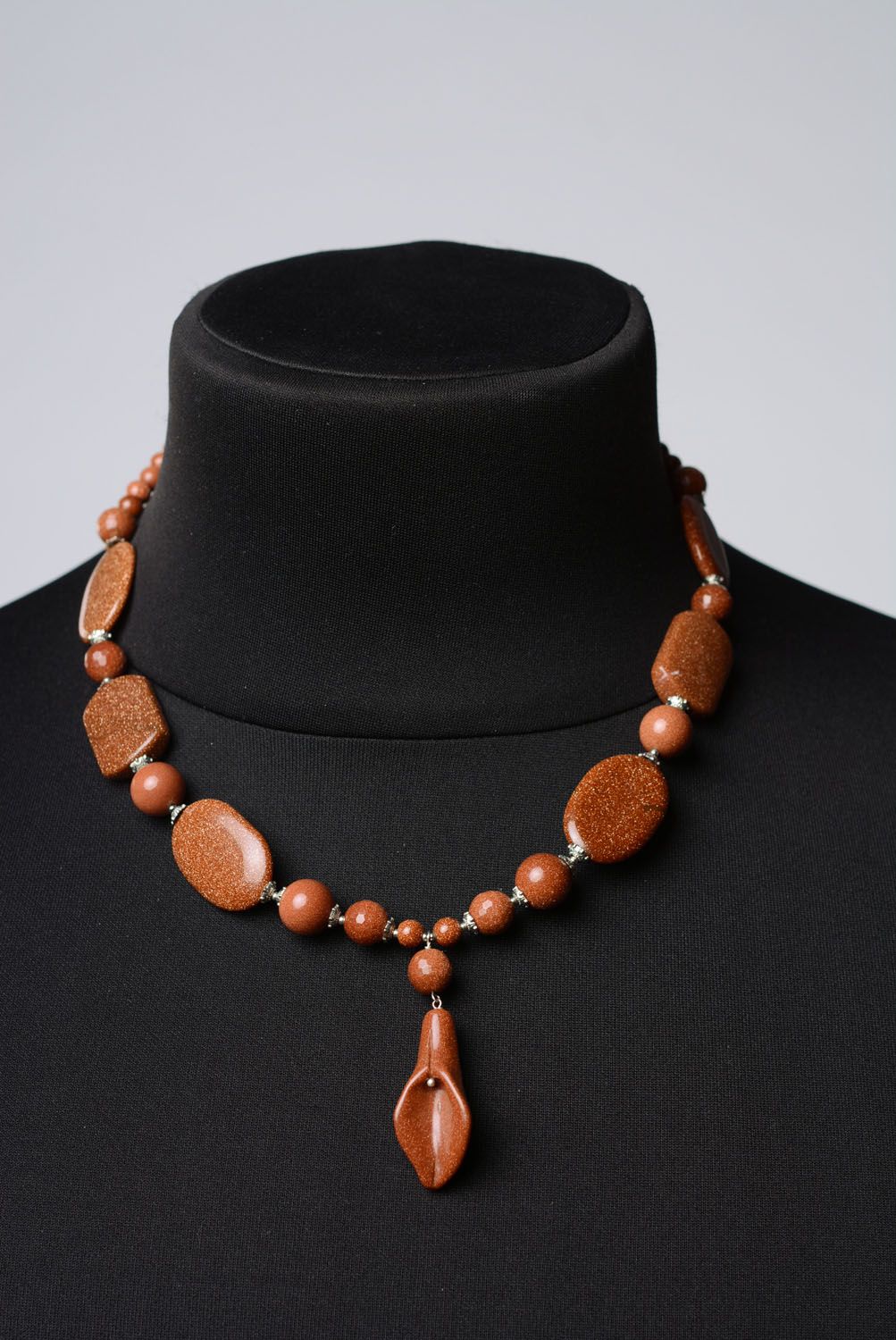 Necklace made of natural stone photo 2