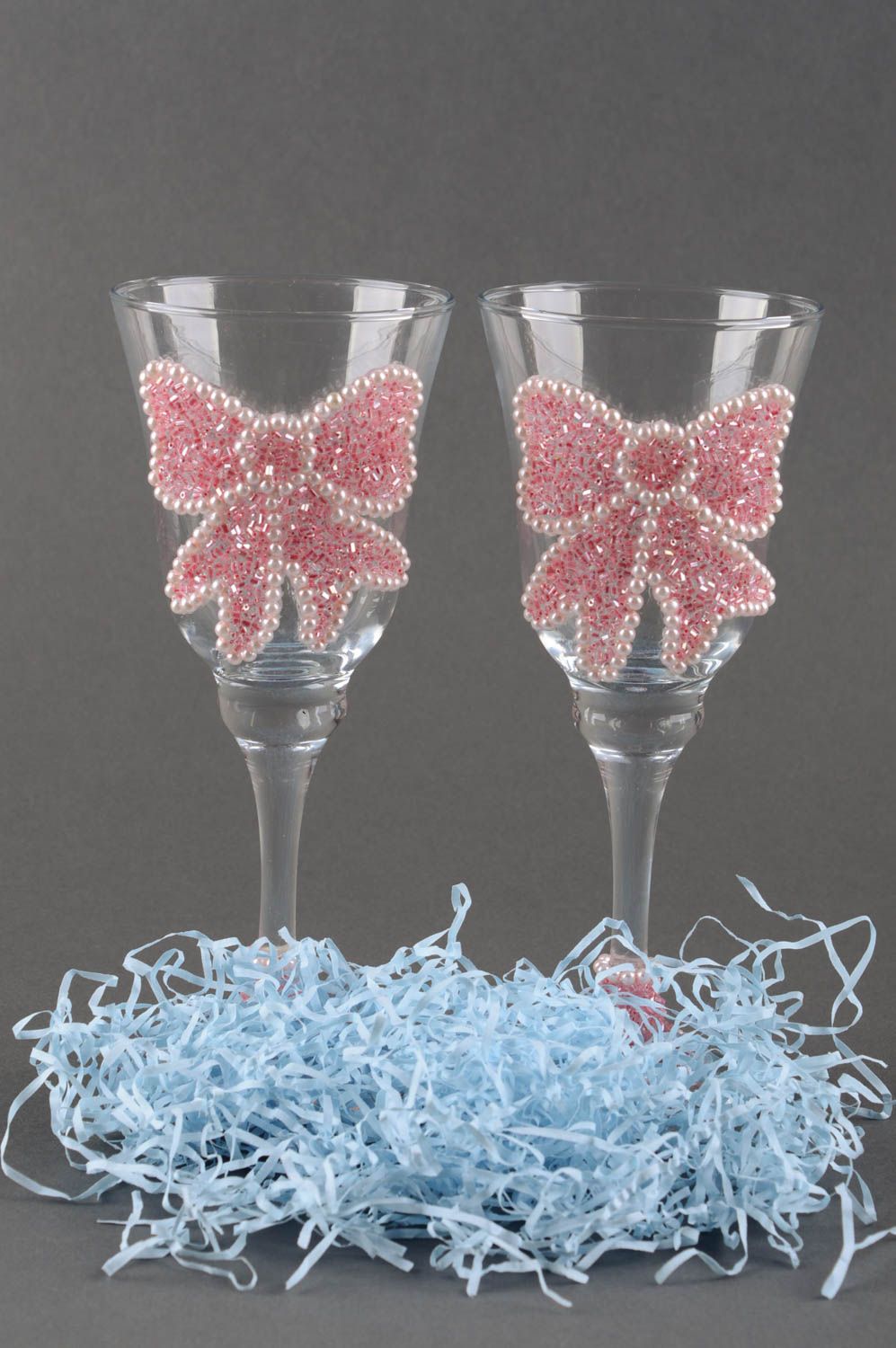 Verres à champagne fait main Vaisselle en verre avec nœuds roses Cadeau original photo 1