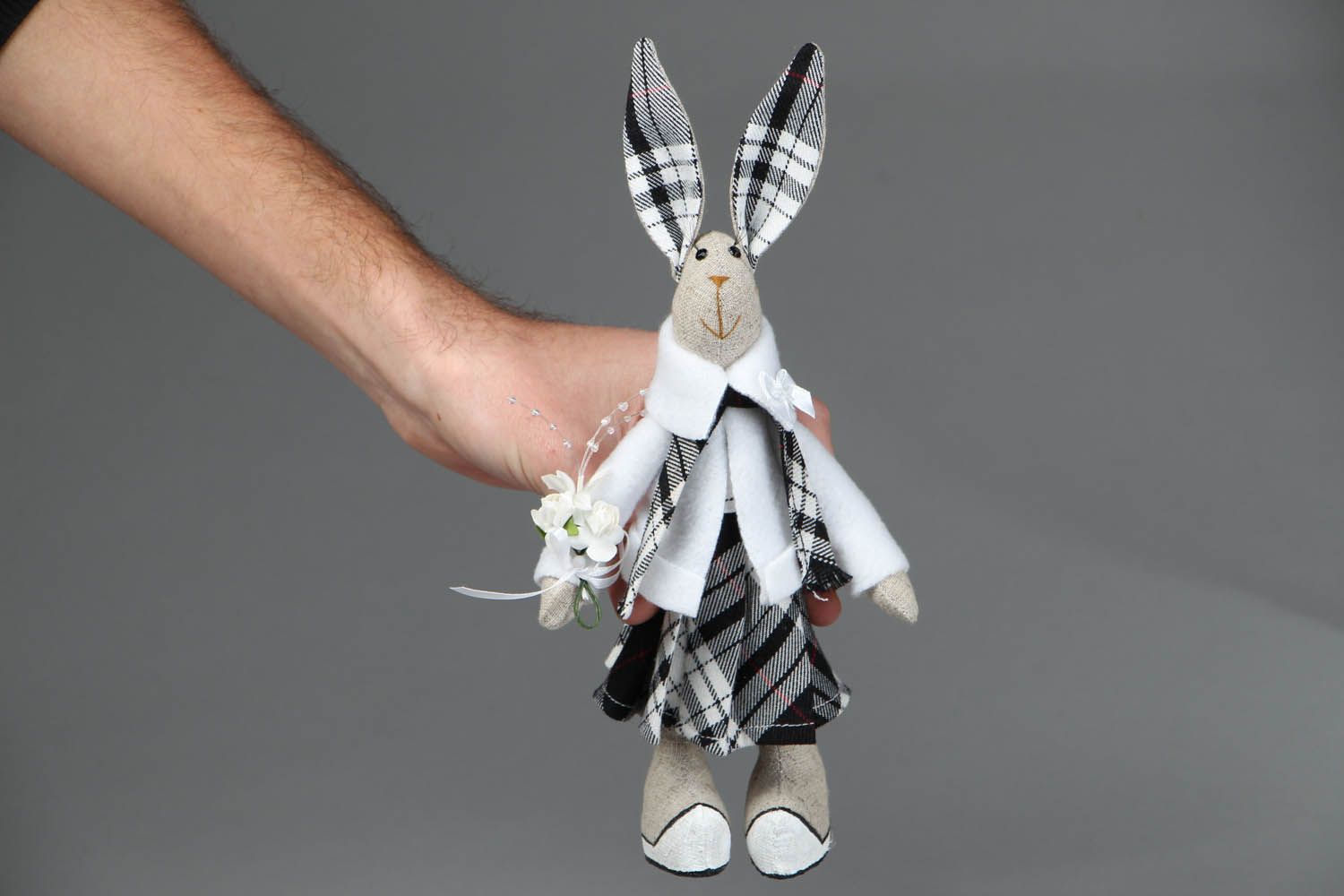 Jouet mou lapin blanc et noir fait à la main photo 4