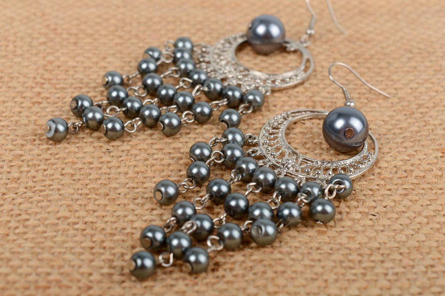 Boucles d'oreilles de perles en céramique faites main noires pour femme photo 1
