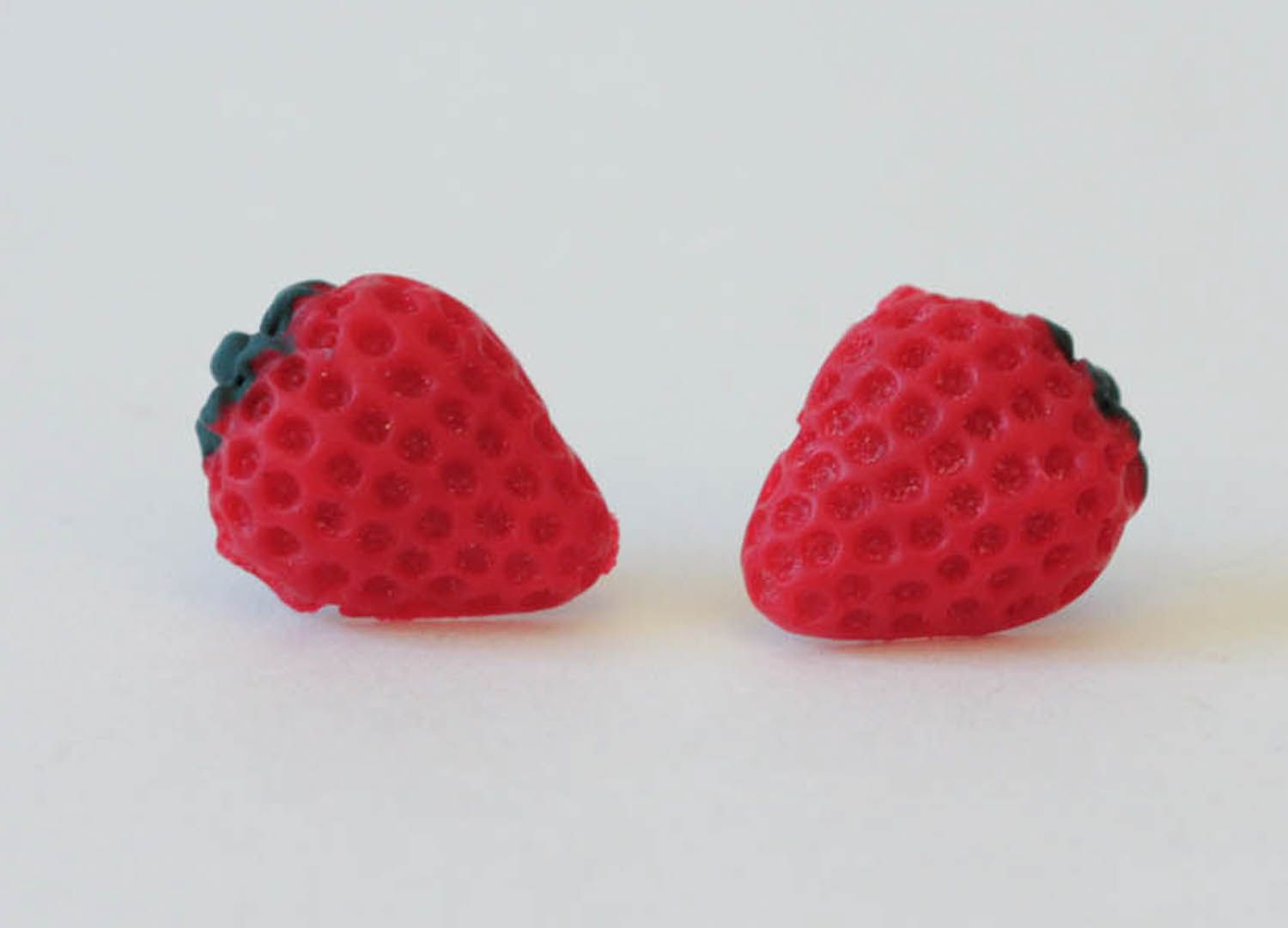 Ohrringe mit Erdbeeren aus Polymerton foto 3