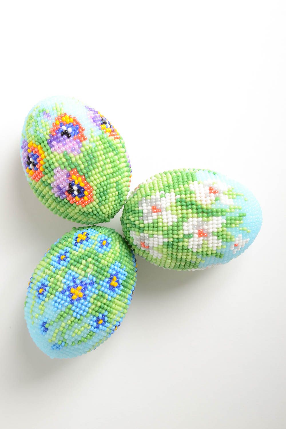 Яйца из бисера пасхальные сувениры ручной работы декоративные элементы набор  фото 3