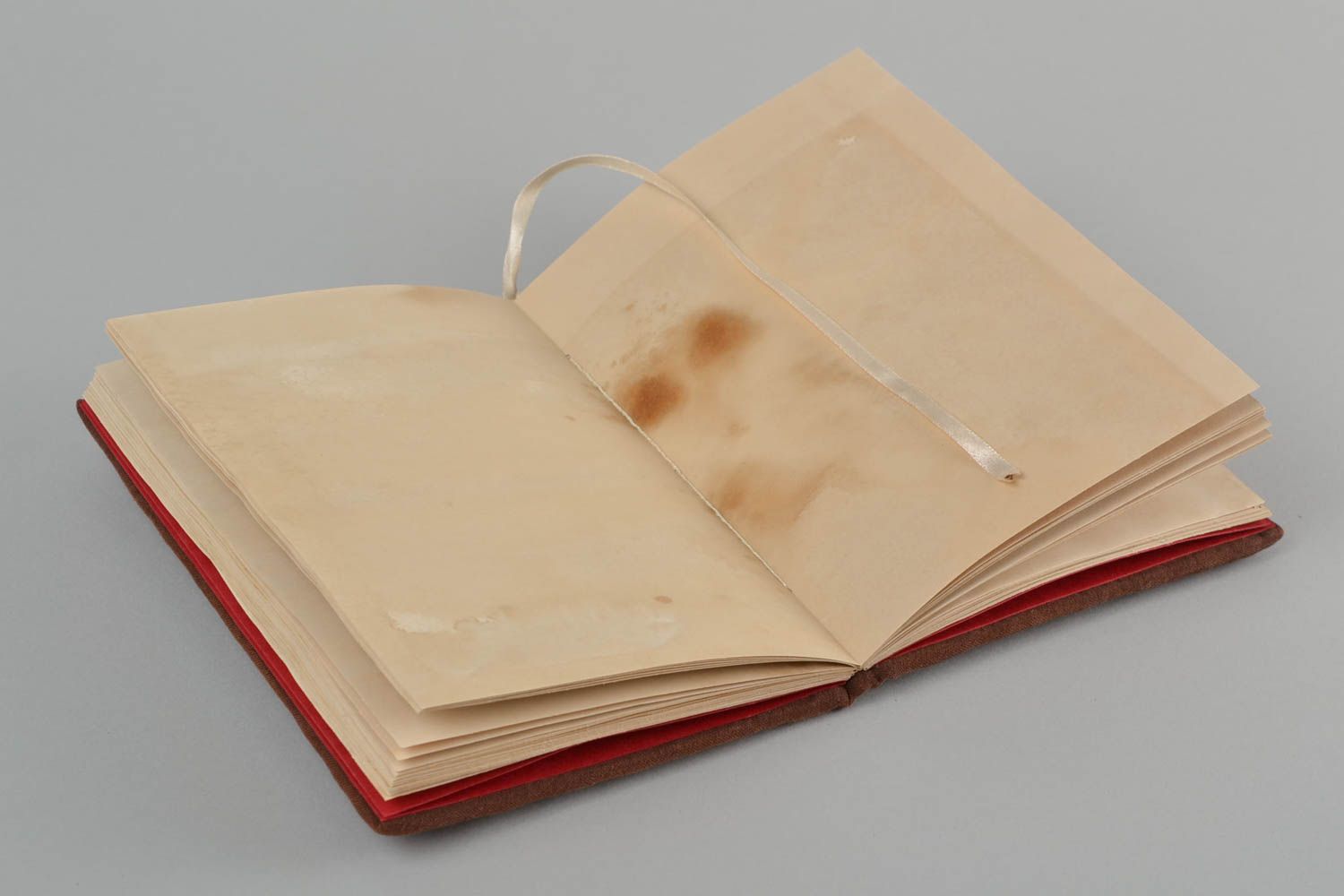 Braunes Notiz Buch handmade in weicher Textilhülle und Scrapbooking Technik  foto 4