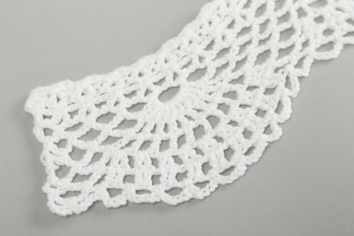 Col tricoté fait main Bijou original blanc Accessoires tricot Cadeau femme photo 2