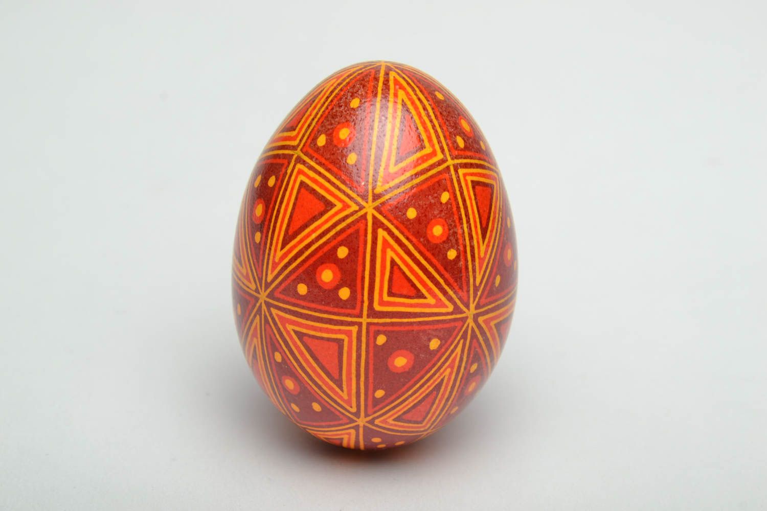 Joli œuf de Pâques peint de poule décoratif rouge-orange fait main ethnique photo 2