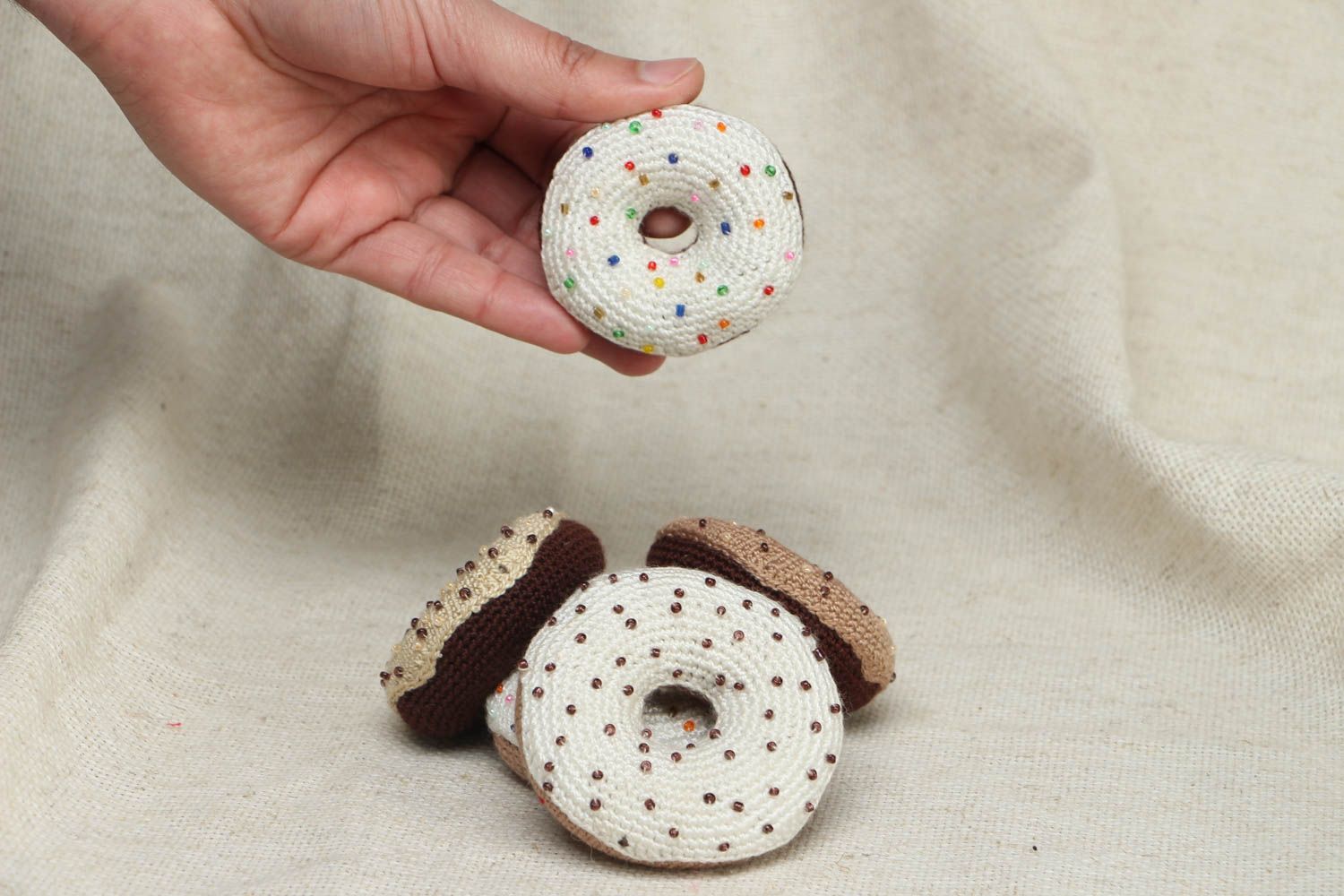 Gehäkeltes Spielzeug Donut foto 4