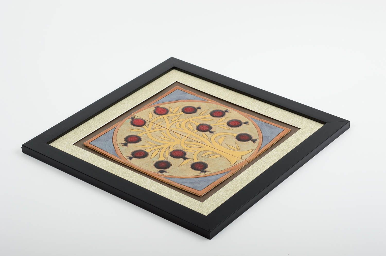 Керамическая плитка в рамке оригинальная настенный декор ручной работы фото 5