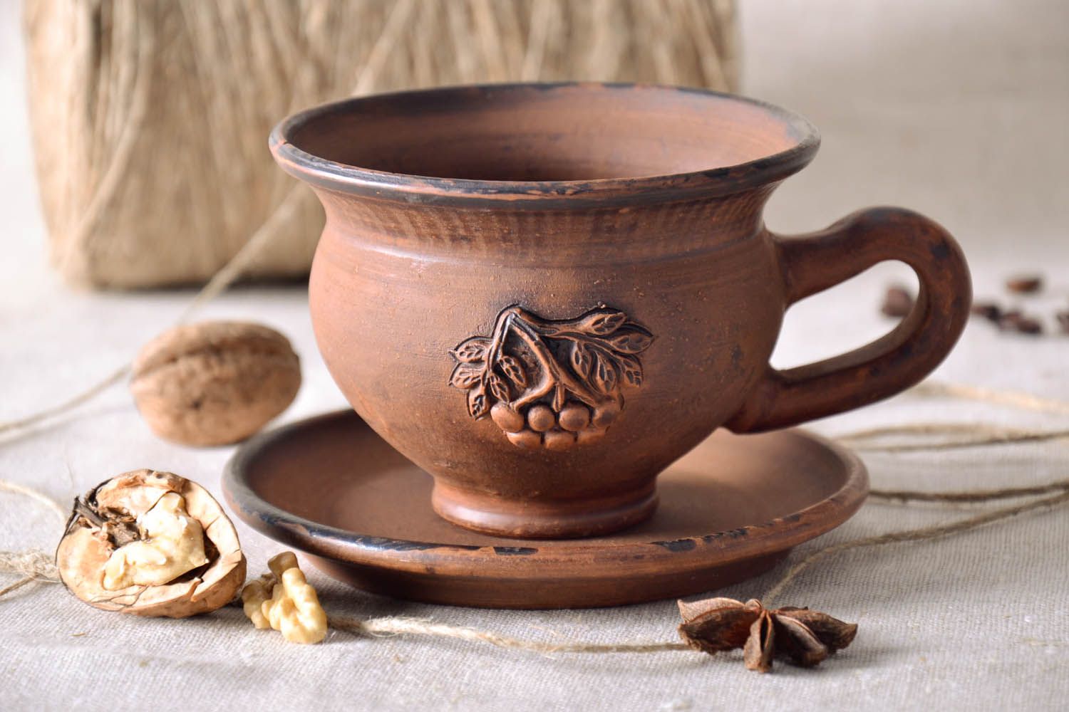 Caneca com pires de argila feita à mão louça de cerâmica decorativa artesanal foto 1