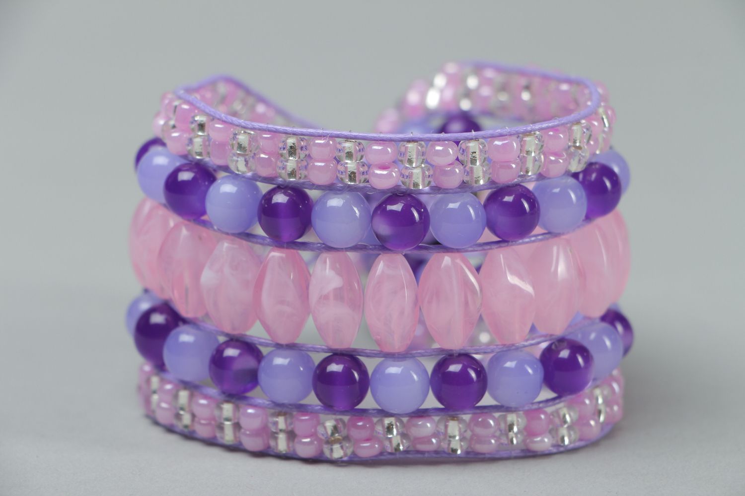 Bracelet fait main en perles de rocailles et perles fantaisie violet photo 1