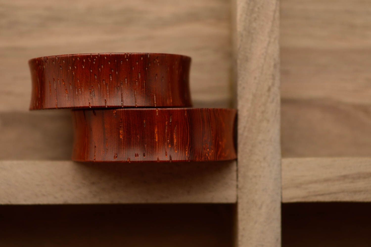 Piercing plugs faits main originaux en bois accessoires marron ronds 33 mm photo 2