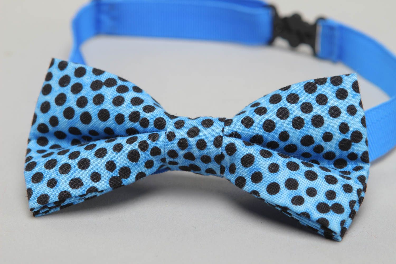 Cotton fabric bow tie of blue color with polka dot pattern photo 2