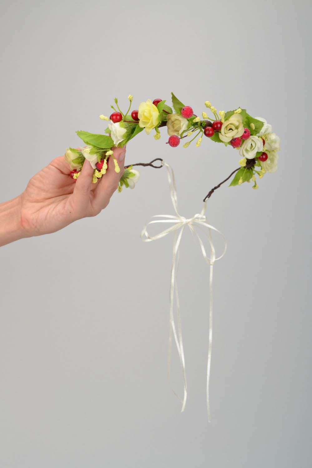 Hair band with berries and flowers photo 2