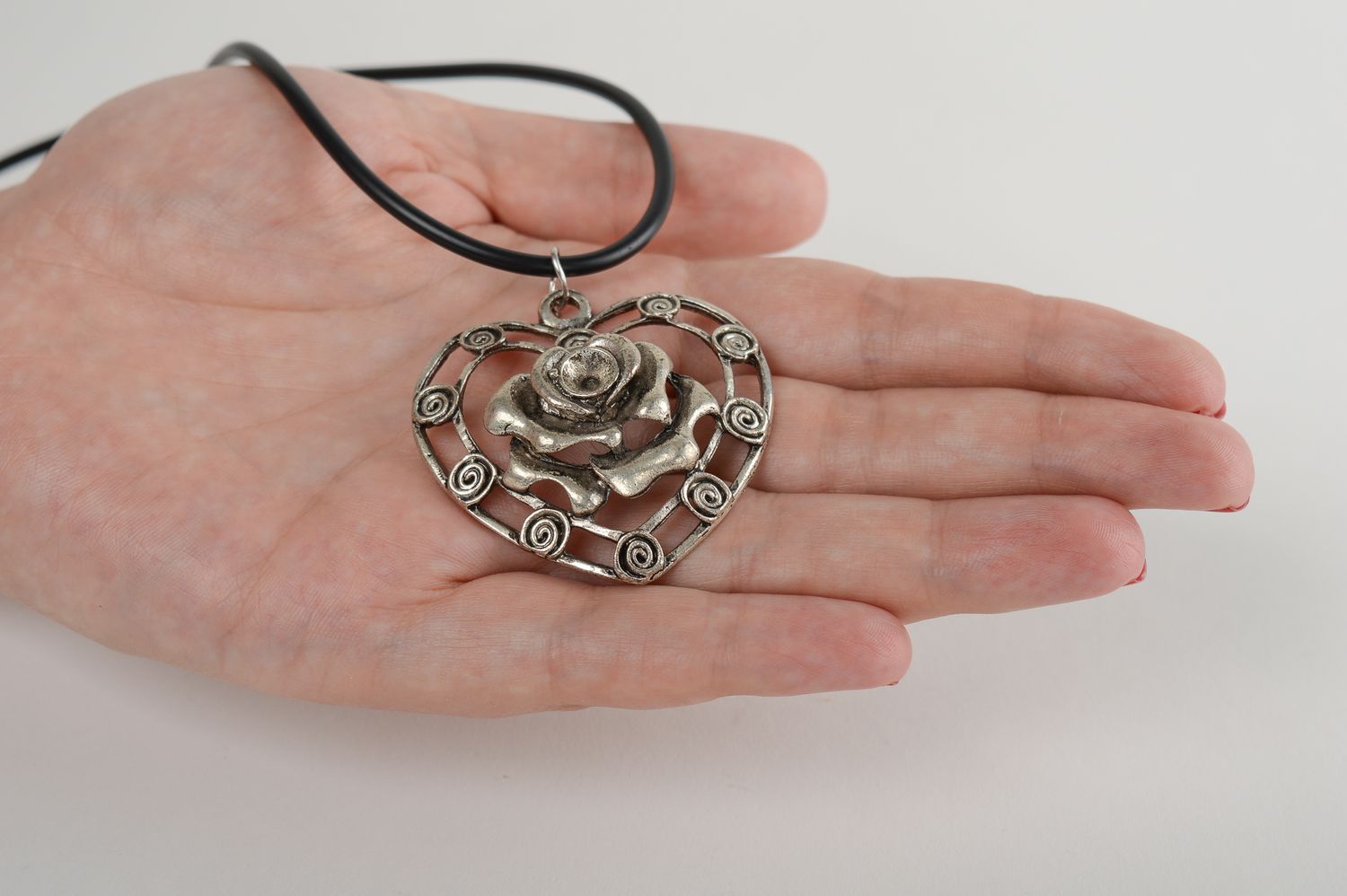 Handmade heart pendant metal jewelry for women metal pendant for women photo 5