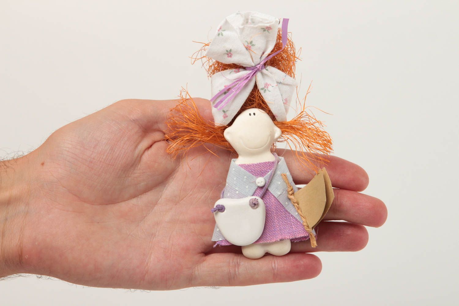 Кукла ручной работы с петелькой декор для дома тряпичная кукла с сумочкой фото 5