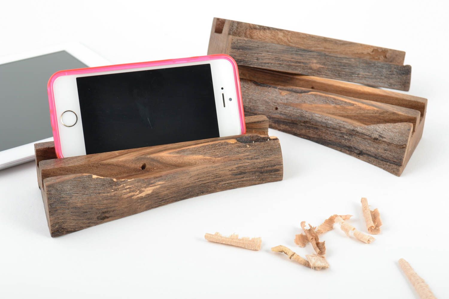 Набор подставок для планшетов из дерева ручной работы в эко стиле 3 штуки фото 1