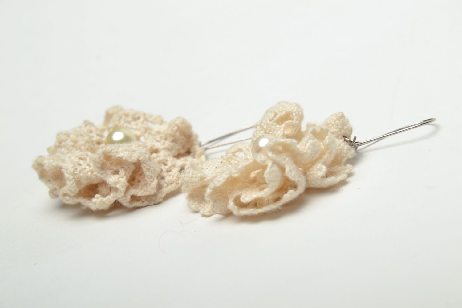 Boucles d'oreilles en dentelles avec perles  photo 4