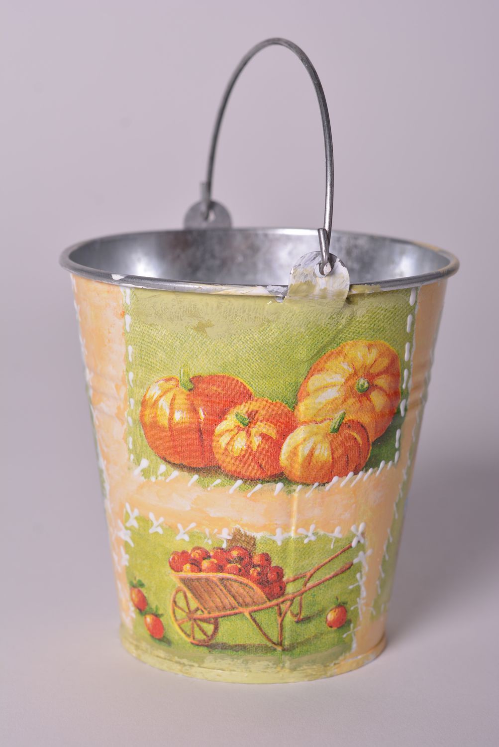 4,5 inches tall metal flower pot in the shape of a bucket with village décor 0,18 lb photo 1